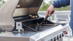 Read more about the article How to Clean a Gas Grill – Ultimate Guide