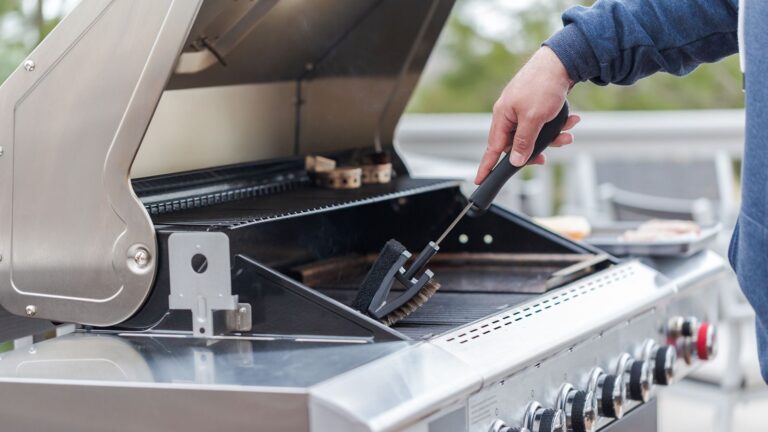 How to Clean a Gas Grill – Ultimate Guide